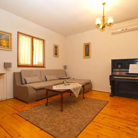 House 975 *