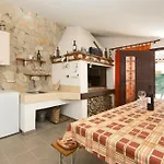 House 975 Nyaraló *