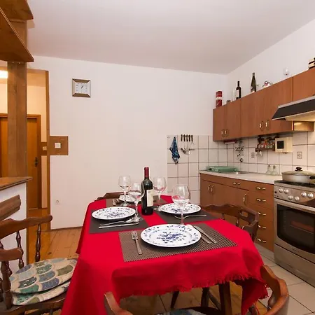 House 975 * Fažana