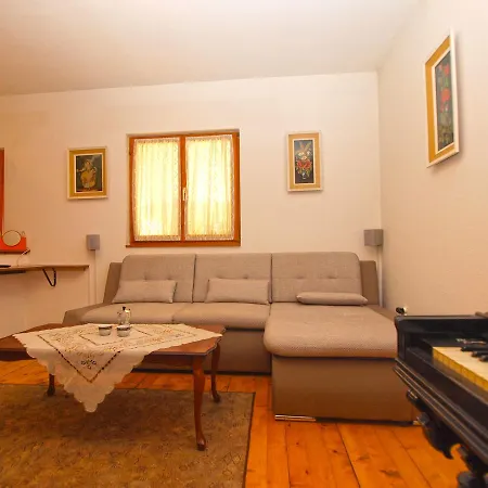 House 975 * Fažana